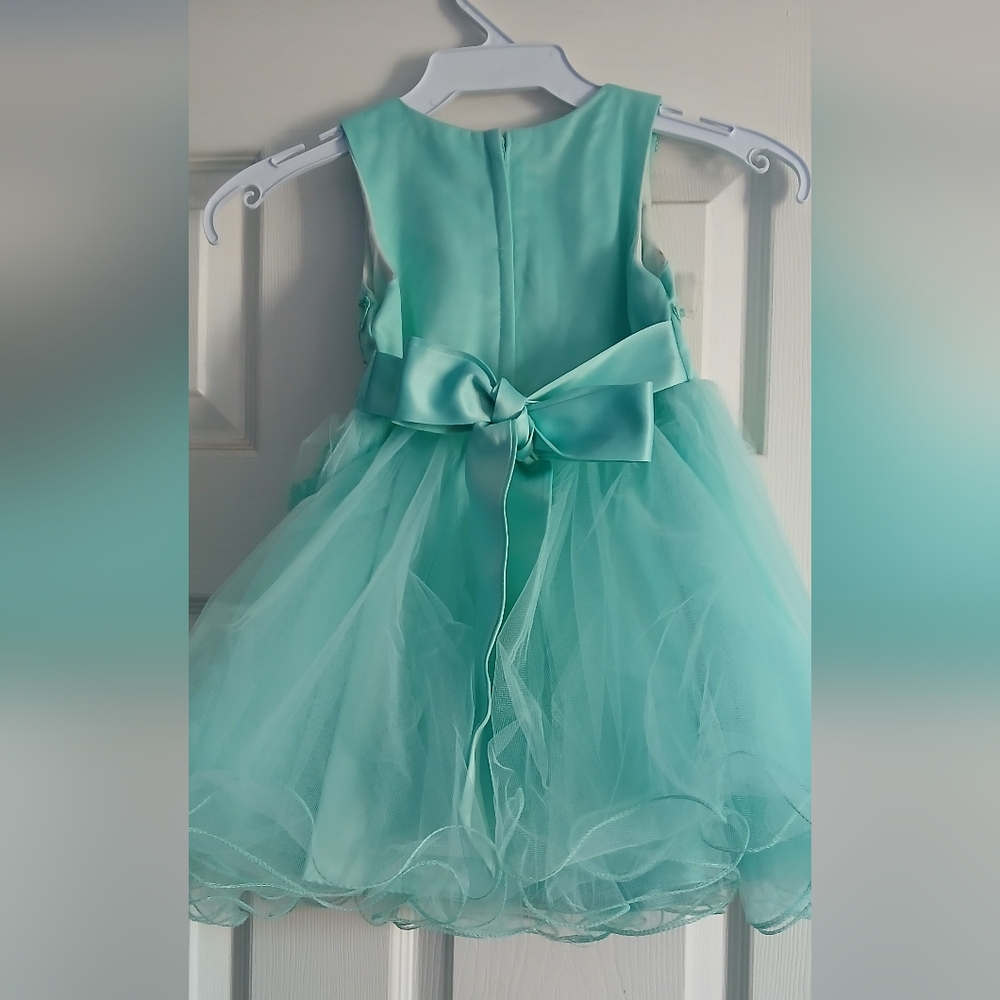 Dress Size 4 - Picture 2 of 11